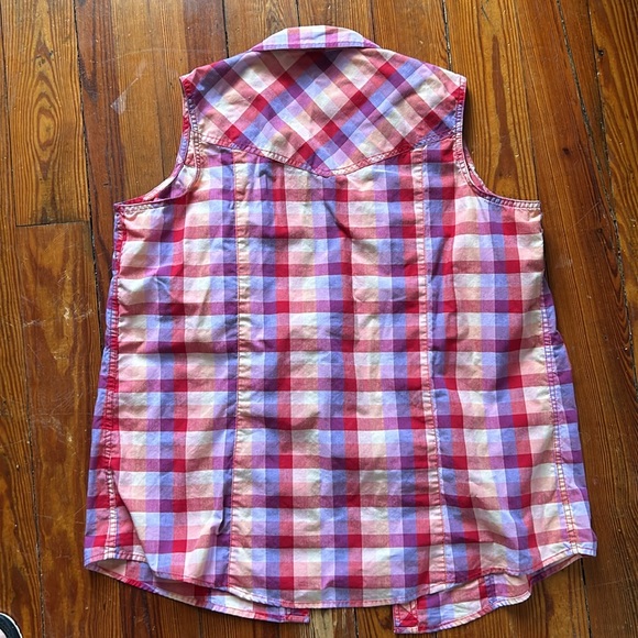 Bit & Briddle Plaid Sleeveless Pearl Snap, 1X - Picture 4 of 4